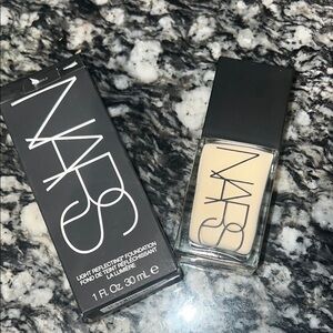 NARS Light Reflecting Foundation - light 0 Siberia